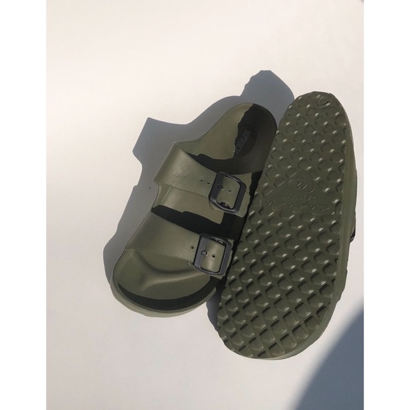 Soft Arch Green Double Buckle Sandals - Picture 5 of 5